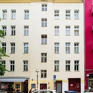 Cosy Three Br Two Bth Ac Self Checkin Street Parking Berlin